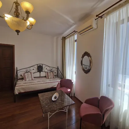 Villa 5* Royal House Near Unirii Square Cluj-Napoca