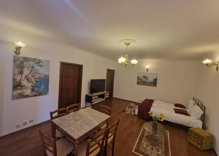 5* Royal House Near Unirii Square